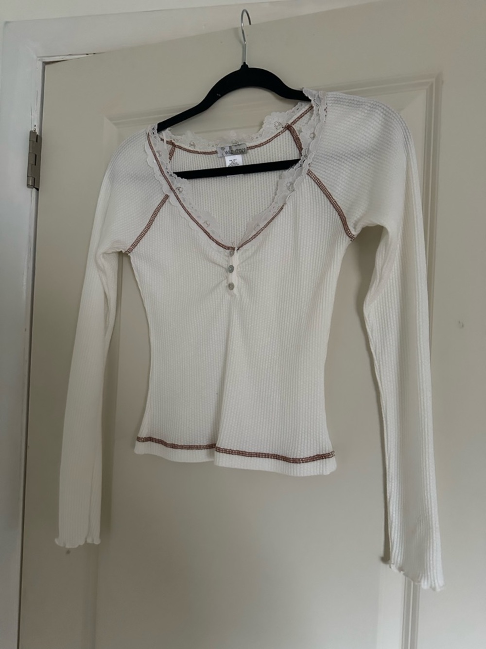 Ribbed White Long-Sleeve Henley Top with Contrast Stitching